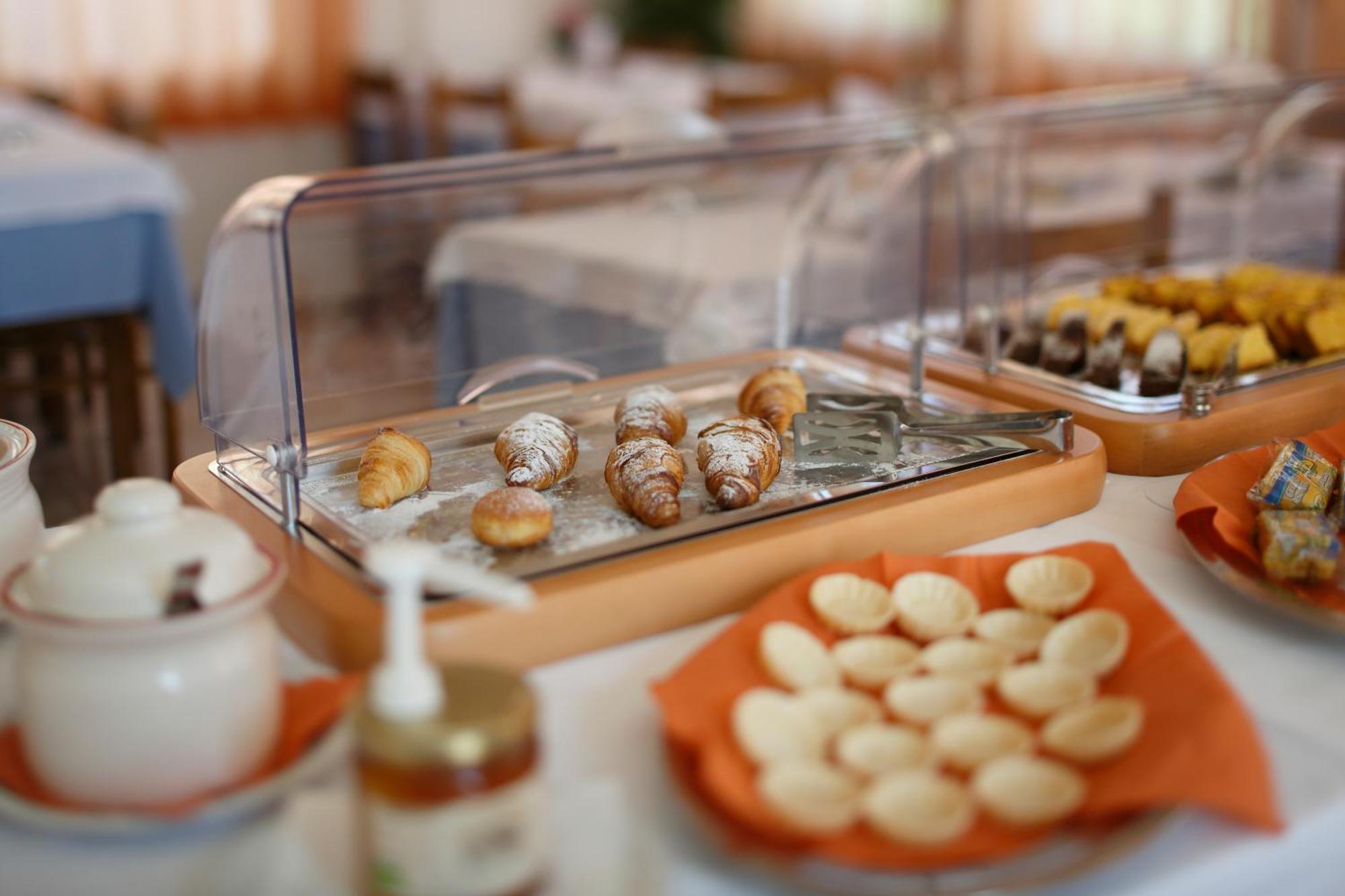 Hotel Continental Fano Εξωτερικό φωτογραφία