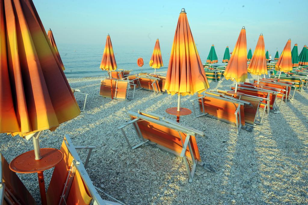 Hotel Continental Fano Εξωτερικό φωτογραφία