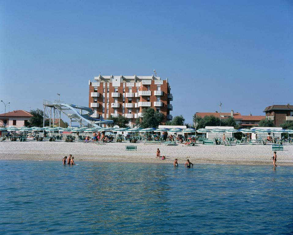 Hotel Continental Fano Εξωτερικό φωτογραφία
