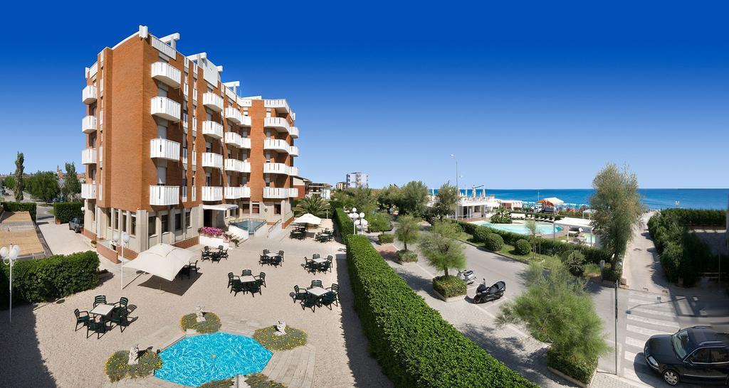 Hotel Continental Fano Εξωτερικό φωτογραφία