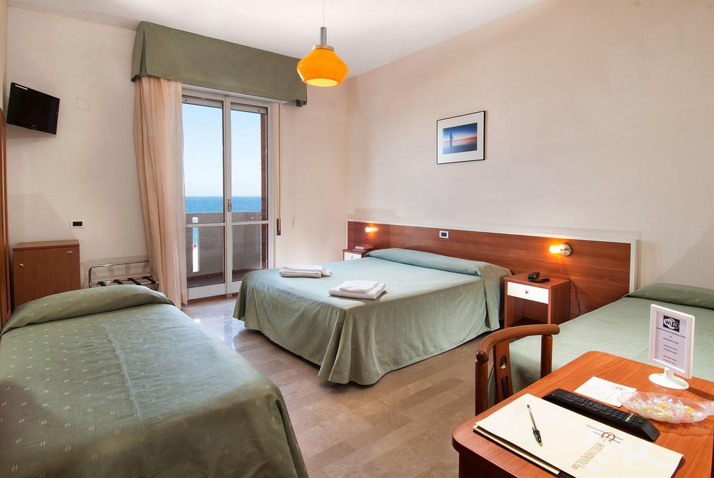 Hotel Continental Fano Δωμάτιο φωτογραφία