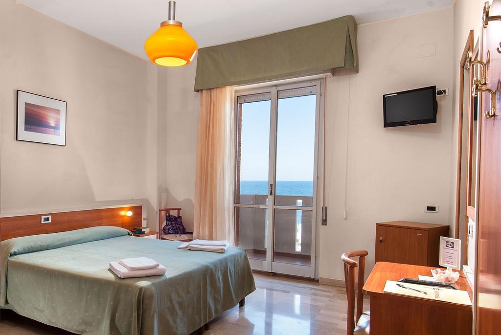 Hotel Continental Fano Εξωτερικό φωτογραφία